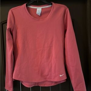 NIKE THERMA-FIT Top.